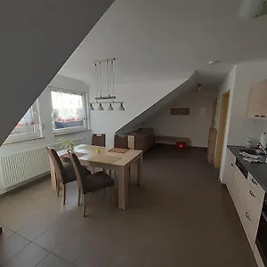 Steinhohle, Dg 45qm, 1 Schlafzimmer & 1 Wohn-esszimmer Mit Bett Sulzbach am Main
